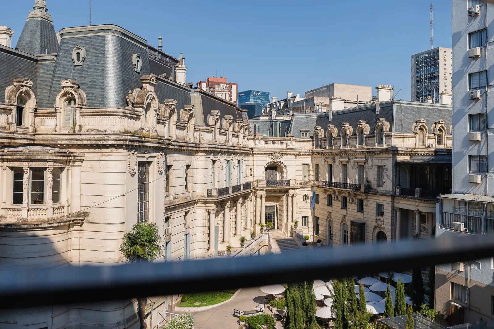 Vista desde el consultorio hacia Plaza San Martín